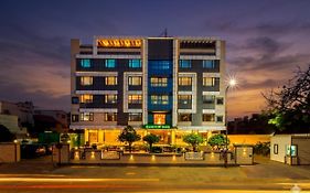 Hotel Golden Manor-City Center Bani Park